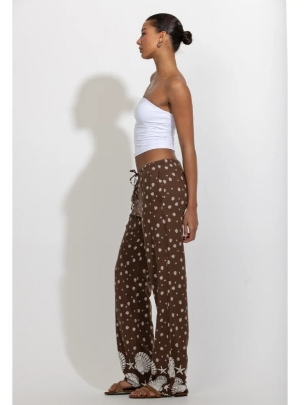 Cali1850 brown and white seashell print rayon and linen blend beach pants - Picture 2 of 13